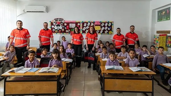THY’den anlamlı dönüşüm! Uçak koltukları okul çantasına çevrildi